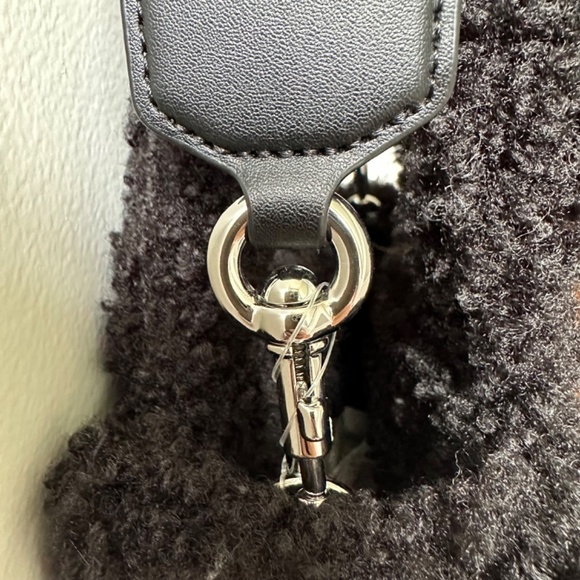 Marc Jacobs The Teddy Crossbody Tote Bag Black (mini) - Picture 7 of 11